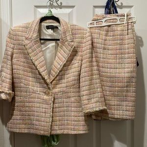 Kasper 12petite. Beautiful tweed suit.